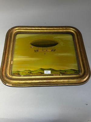 tableau dans un cadre doré représentant une montgolfière survolant un champ jaune