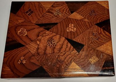 une photo d'une photo d'une table en bois