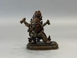 une image représentant une statue en bronze d'un homme à cheval