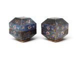 paire de vases en cloisonné à motifs floraux