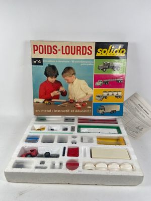 une image représentant une boîte contenant des jouets