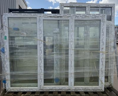 a large window that is sitting on top of a pallet