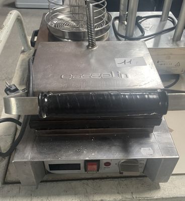 une image d'une machine en train de préparer de la pâte
