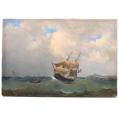 une peinture à l'huile représentant un navire en mer, avec d'autres bateaux en arrière-plan