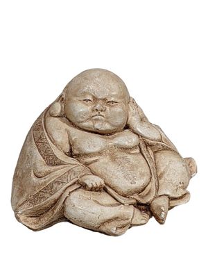 statue d'un Bouddha souriant assis sur un fond blanc