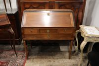 Bureau à abattant en bois naturel mouluré, style Louis XVI