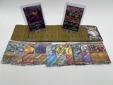 Deux jeux de cartes Pokémon sont exposés sur un présentoir en bois.