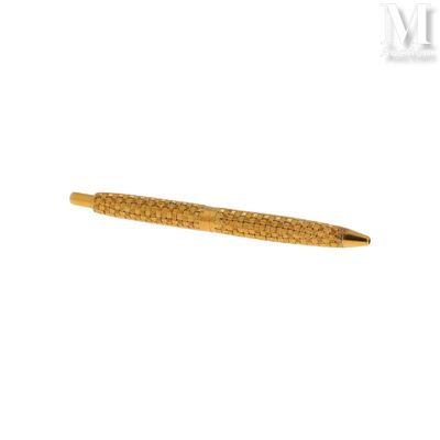 une image représentant un stylo en bois