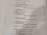 un livre sur lequel figure une liste de choses