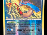 une photo d'une carte Pokémon sur laquelle figure l'image d'un dragon
