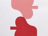 une image représentant une peinture abstraite rose et rouge sur fond blanc