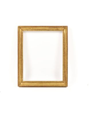 un cadre photo en vieil or sur fond blanc