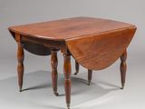 une image représentant une petite table avec un abattant