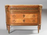 une image d'une commode avec un plateau en marbre