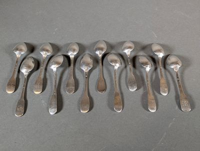 six spoons are arranged in a row on a table