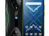 un gros plan d'un téléphone Blackview avec une bordure verte