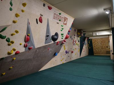 Sur Une Mise A Prix DE 25.000euros Vente D'UN Mur D Escalade…