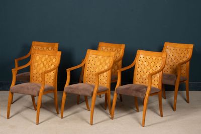 Suite de 6 fauteuils en placage de bois fruitier tressé