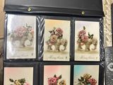 une boîte de cartes illustrées d'éléphants et une télécommande