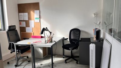 Mobilier de bureau situé au 30 rue André Theuriet - pépinièr…