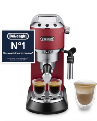 Machine à café Delong avec deux groupes d'extraction et une tasse de café
