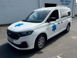une camionnette blanche garée devant un immeuble, avec une étoile bleue sur le côté