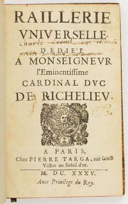 un vieux livre écrit posé sur une table