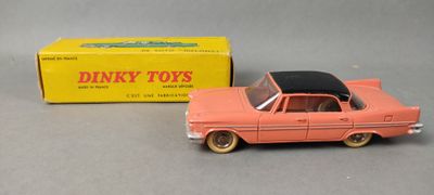 DINKY TOYS. De Soto « Diplomat » corail toit noir bel éta d’…