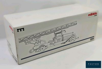 une boîte sur laquelle est dessiné un camion de pompiers