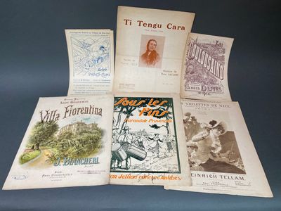 Plusieurs livres sont empilés les uns sur les autres sur une surface bleue