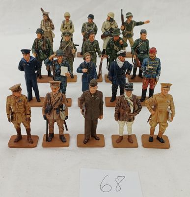 de nombreuses figurines représentant des hommes en uniforme militaire