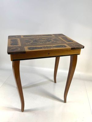 une image représentant une table en bois avec un plateau en carrelage et des pieds