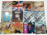 beaucoup de cd de musique sur la table ensemble