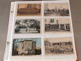 un livre ouvert sur lequel figurent de nombreuses photos de bâtiments