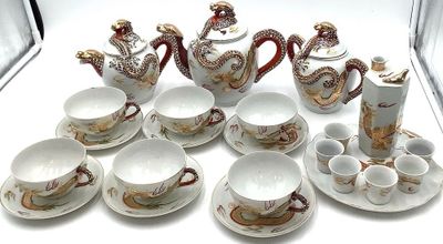 Service à thé et à saké en porcelaine fine de Chine à décor …