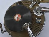 a record player sitting on top of a turntable