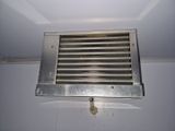 une photo d'une bouche d'aération dans une salle de bains