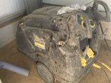 a small machine that is sitting on the ground