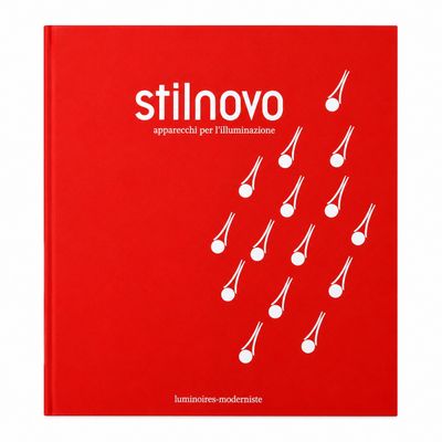 une couverture de livre rouge ornée d'un bouquet de notes de musique