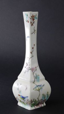 Théodore DECK (1823-1891): Vase japonisant de section carrée… - Photo 1