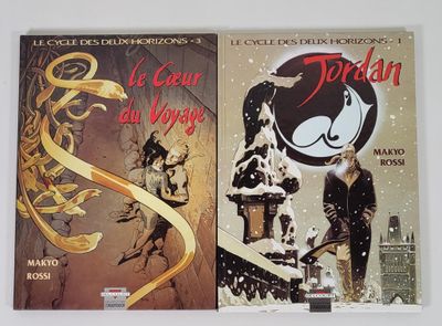 deux livres posés sur une table
