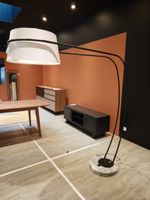 Lampe noire à pied en marbre, hauteur 190 cm (photo 2)