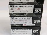 trois boîtes de DVD « Salt » sans poussière, empilées les unes sur les autres