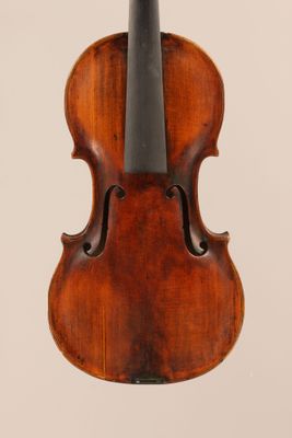 un violon ancien avec un fond en bois et un archet