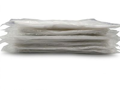 une pile de sacs en plastique empilés les uns sur les autres