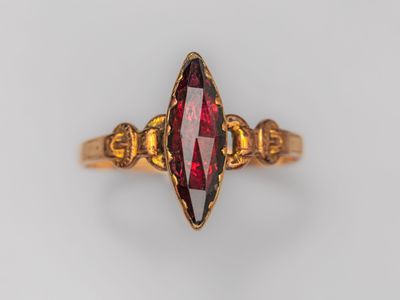 Bague ancienne en or rose 750°/°° (18K), sertie d'un grenat … - Photo 1