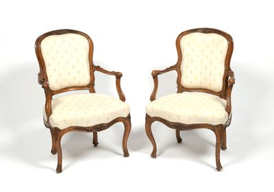 PAIRE DE FAUTEUILS CABRIOLETS ET UN CANAPE CORBEILLE - Photo 1