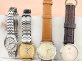 Plusieurs modèles de montres sont alignés les uns à côté des autres