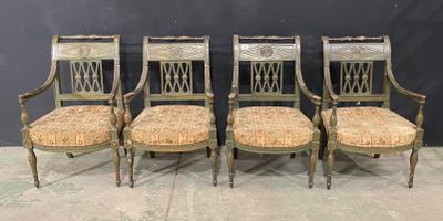 lot de quatre chaises anciennes avec assise et dossier en rotin
