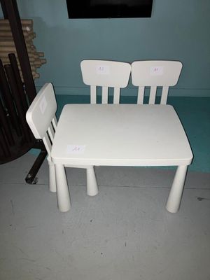 TABLE et TROIS CHAISES pour enfant IKEA - Photo 1